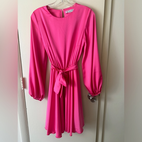 Beautiful dress - Picture 1 of 2